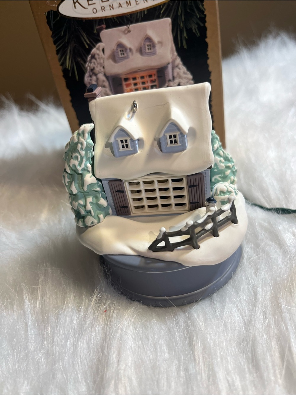 Hallmark 1994 Light and Sound White Christmas Ornament